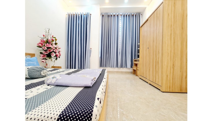 Nhà Đúc 4 Tầng, Lô Góc, 1 Mặt Tiền và 1 Mặt Hẻm, 9 Tỷ